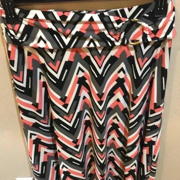 Robert Louis  skirt - Picture 3 of 7